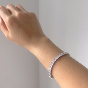 NEW Diamonique Elegant Princess Cut Tennis Bracelet